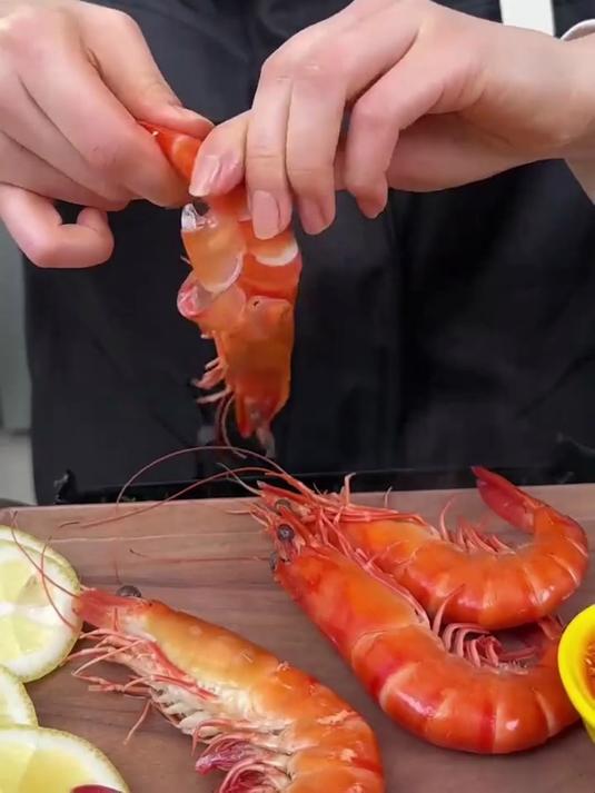 新鲜海捕太扎实了!黑虎虾肉厚得能夹面包,清蒸鲜甜到心巴～