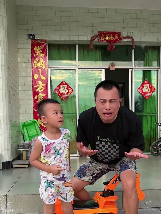 蛋糕掉路上了，叫你你又没反应