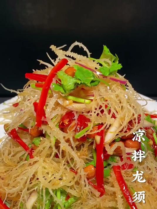 正月里吃腻大鱼大肉,凉拌龙须菜救场,鲜香下饭