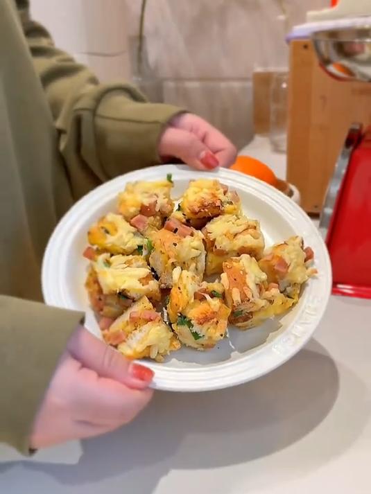 给小朋友用烤箱做了简单的芝士烤吐司 一碗开胃酸汤面