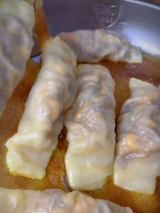 今天给大家分享一个素馅锅贴的做法