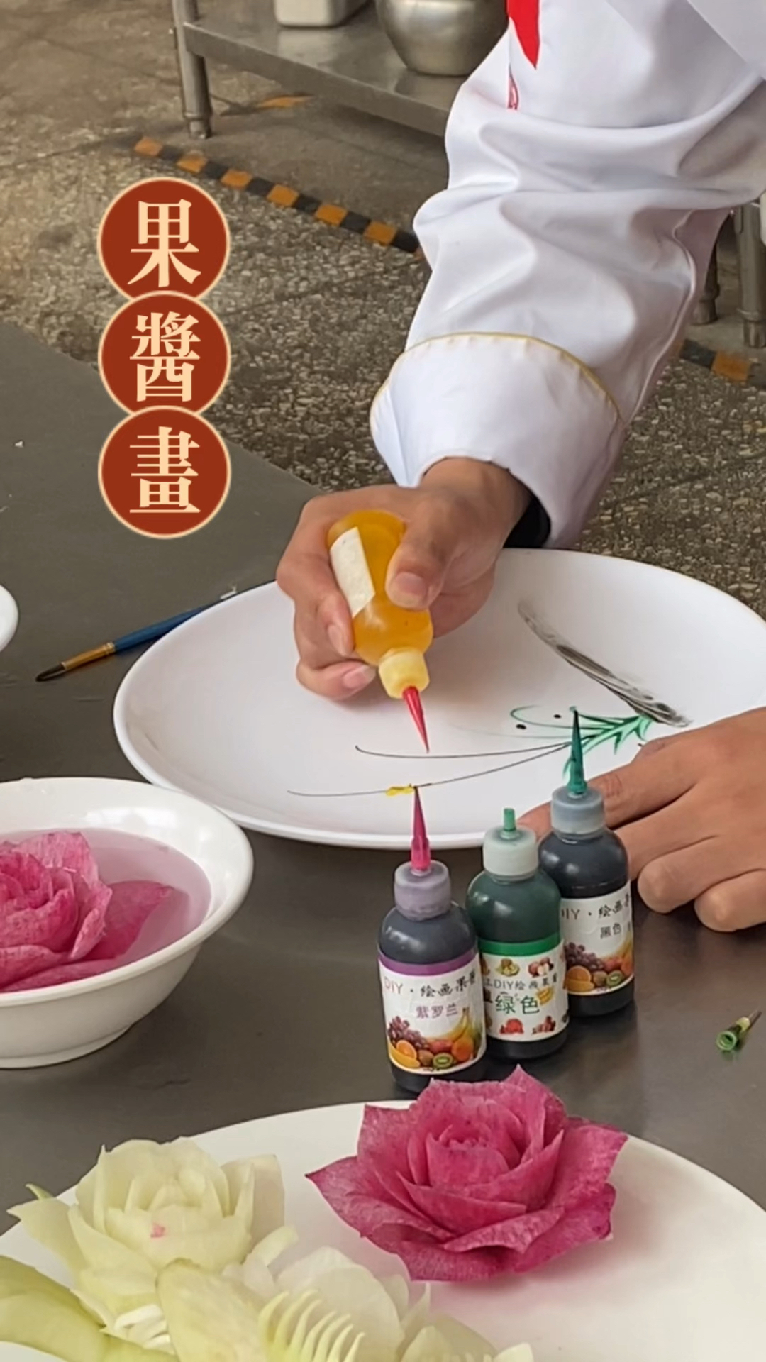 画在菜盘子里的画和画在纸张上的画一样美一样出彩