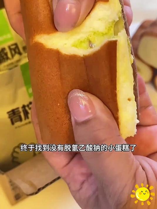 云朵般轻盈的青柠戚风蛋糕卷,好吃到停不下来!