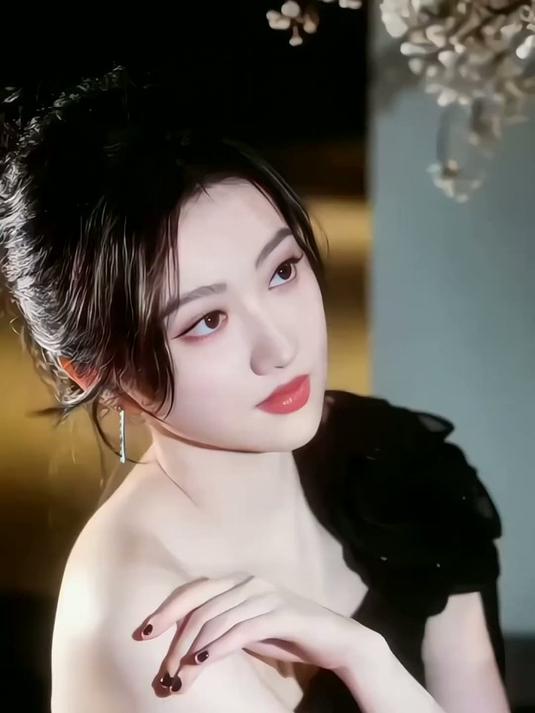 景甜旗袍造型诠释人间富贵花 盛世美颜惊艳