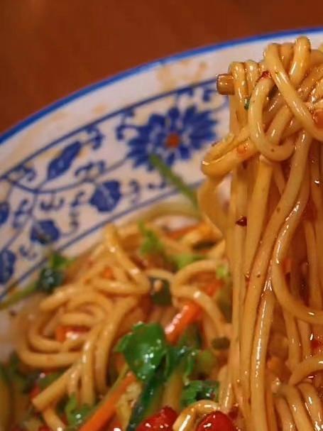 今天给大家分享一个凉拌面的做法