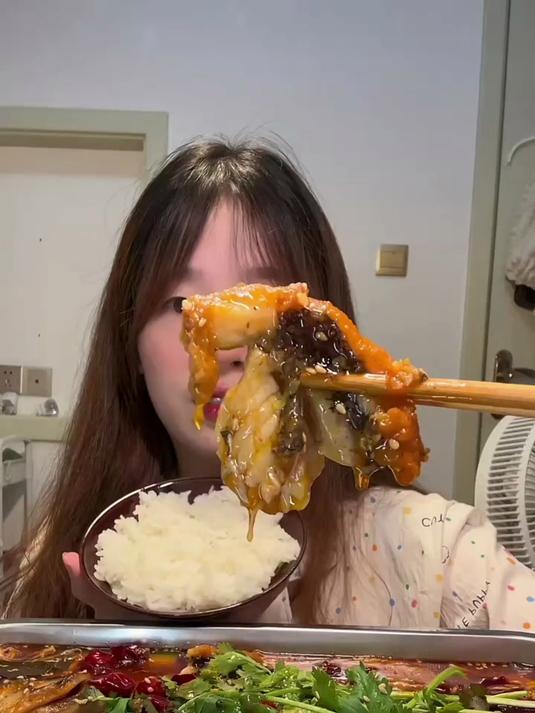 今天吃的鱼,淋上热油,绝绝子!