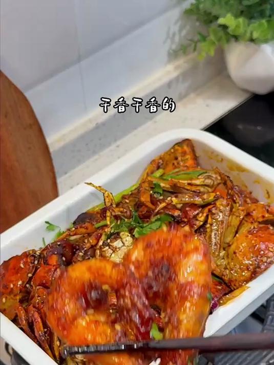 最近全家都馋大闸蟹，今天来做干锅螃蟹虾