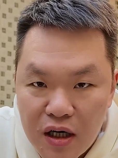  兄弟们吃放纵餐了，油滋滋烧鹅，5碗生蚝鸡子猪腰汤下肚，过瘾！