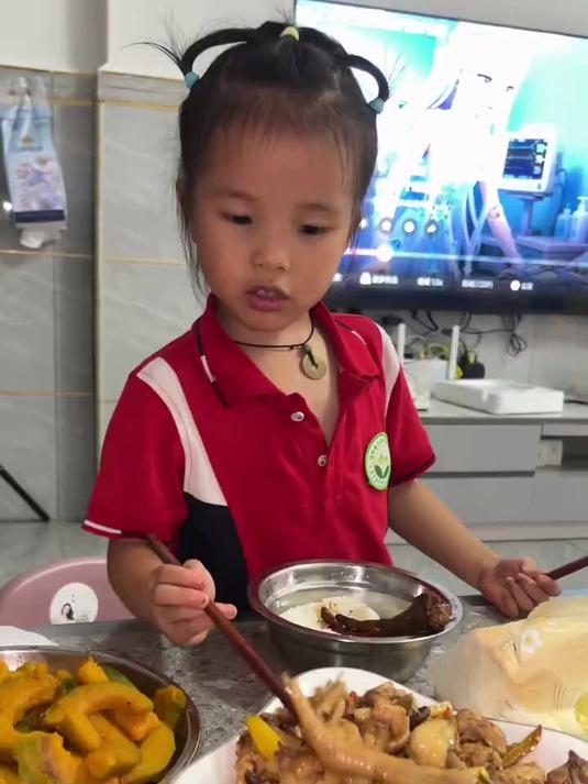 #川式辣卤鸡爪 黑鸭味的卤鸡爪，我买的微辣，一上桌就空盘