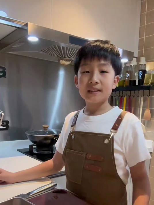 火星：猫猫我啊还是第一次有人给我过生日呢，谢谢你啊兴泽