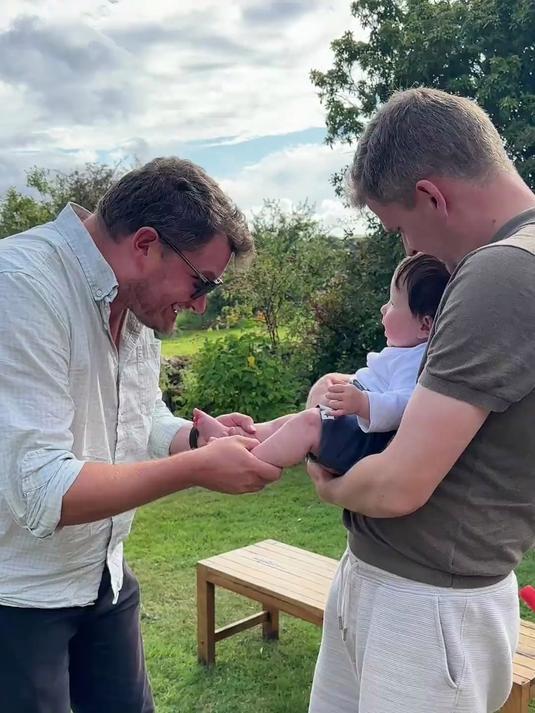 全家今天一起摘蔬菜水果,苹果、啤梨都大丰收了!