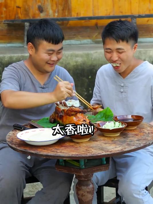 有没有人想认松松当哥的给二毛做的北京烤鸭也太香啦