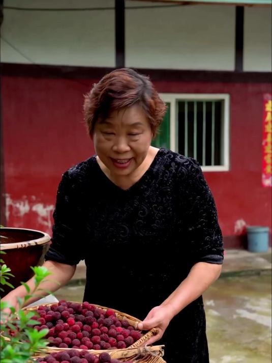 最近的猪肉便宜了,买了块上好五花肉做坛坛肉,也叫油底肉坛子肉