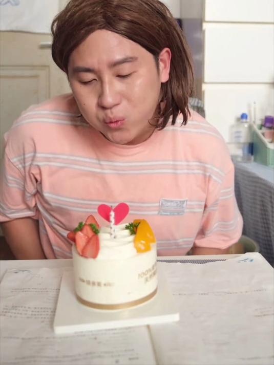 女生吃蛋糕vs男生吃蛋糕