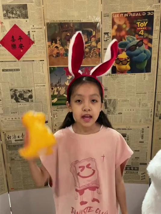 小兔子吃胡萝卜