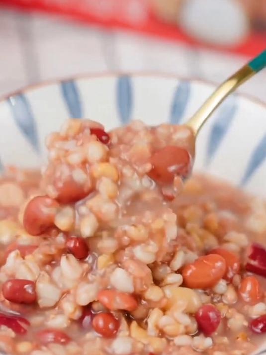 桂圆莲子八宝粥真的很好吃,都是慢熬的,好喝不腻