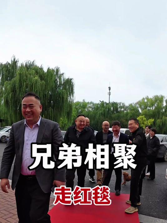 在我们河南豫东的酒文化 凉菜先上 不能喝的等不到上热菜就趴下了