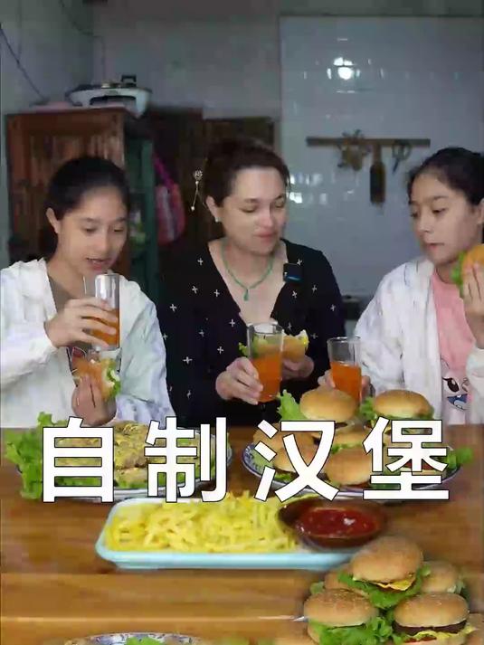 孩子学习太累了 想吃汉堡 今天给她们做一堆牛肉汉堡 吃个够!