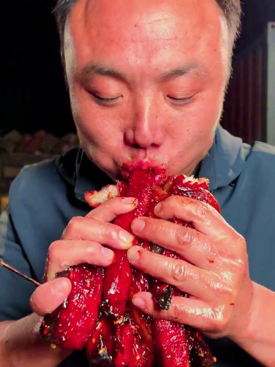 在家首次复刻黑金叉烧肉，北方人一尝便爱上