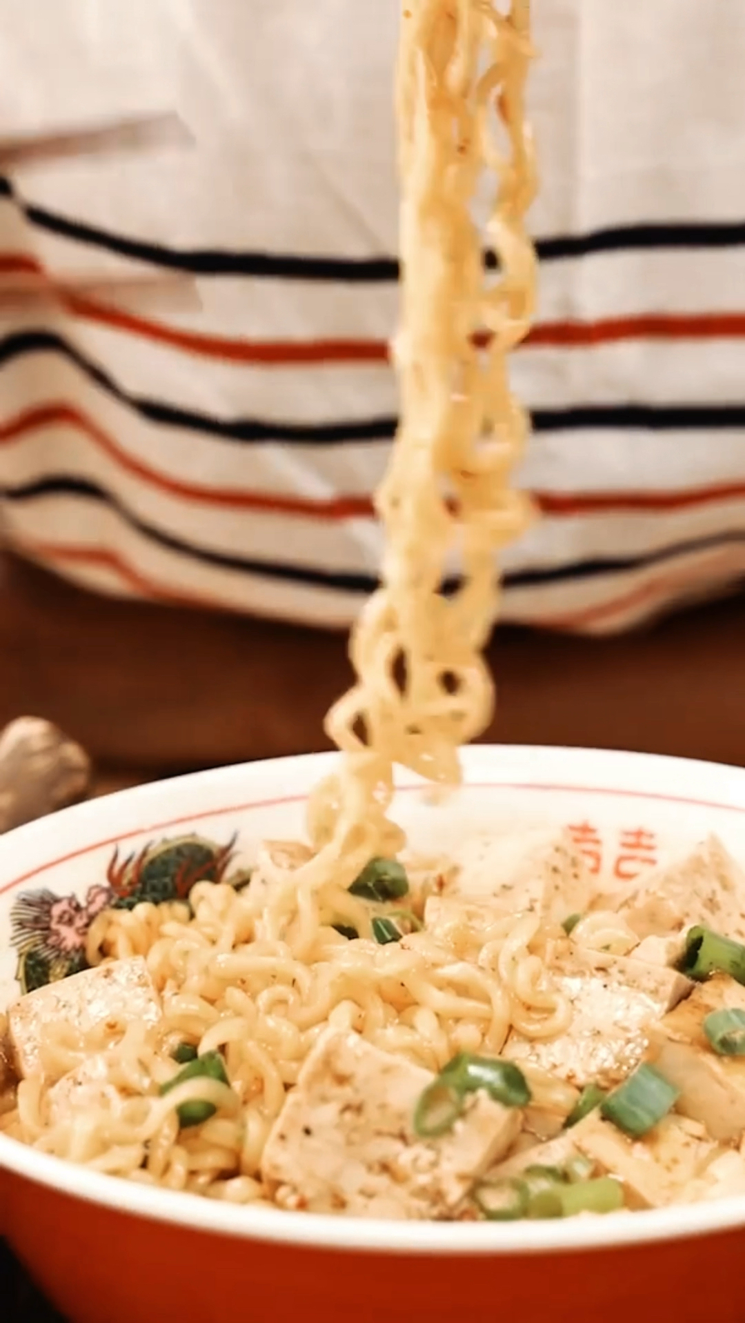 吃过麻婆豆腐辛拉面吗?不一样的味道,不一样的体验。
