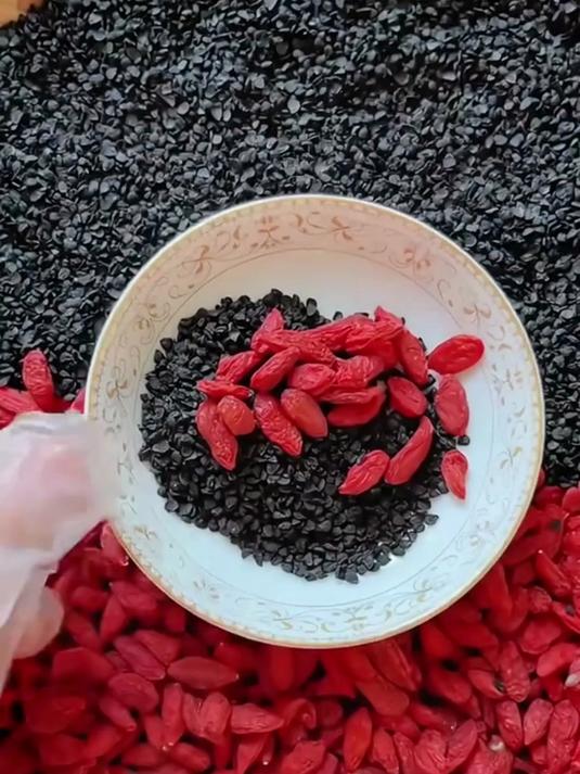 韭菜籽枸杞茶,传统养生智慧,帮你滋补肝肾,焕发年轻光彩!