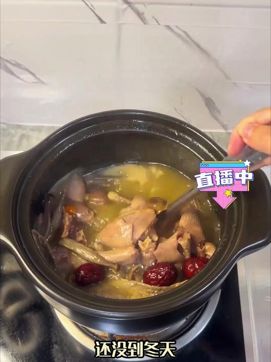 排湿红菇老鸭汤:排出体内湿气,舌苔厚腻大便溏解