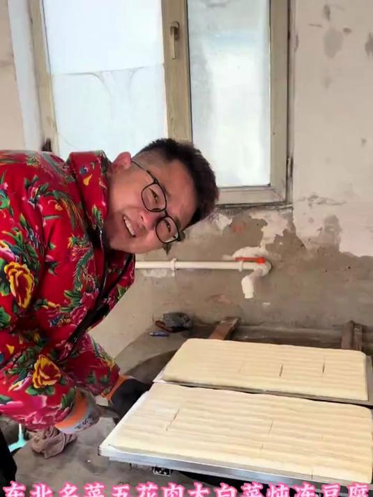 东北农村小院，做一个东北人的家常菜，五花肉大白菜炖冻豆腐，香懵了！
