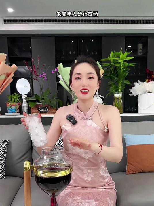 不要打几百买进口酒了,我们的新疆葡萄酒一点不比进口酒差!