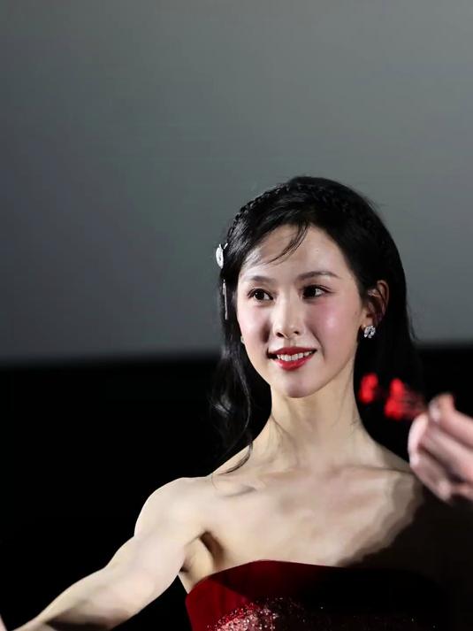 庄寒雁不是赤脚鬼 是踩心贼 陈都灵 光脚踩的每一步 都踩到我心上