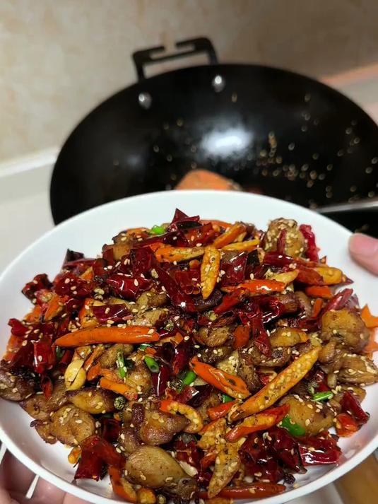 懒人版辣子鸡！香到舔盘  不用复杂调料 一包辣子鸡料包就能搞定 麻辣酥脆越嚼越香 好吃到根