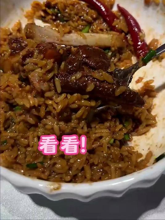 红烧排骨盖饭,浓浓酱汁裹米饭绝了!