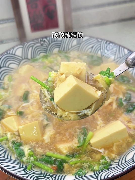 最近的晚餐都在喝这个低卡酸辣汤,酸酸辣辣的特别好喝