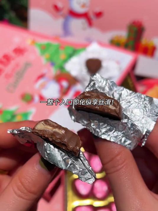 冬天的仪式感就来自男朋友送的第一盒德芙巧克力圣诞铃铛礼盒开始