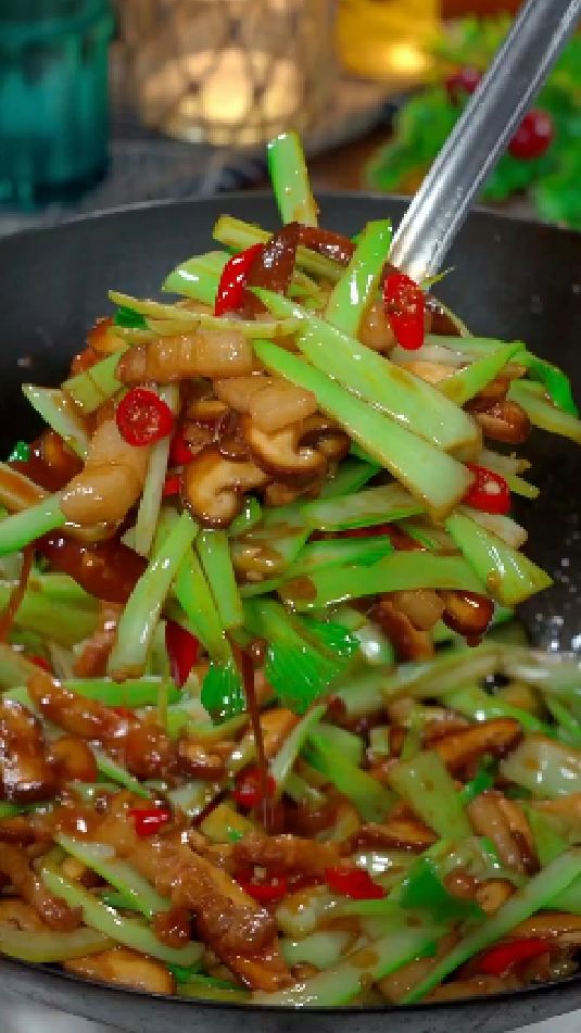 肉丝炒香菇油菜
