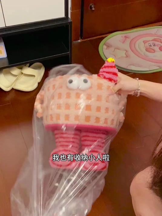 新款冰激凌粉色卡通方格可爱大眼小怪兽桌面收纳筐