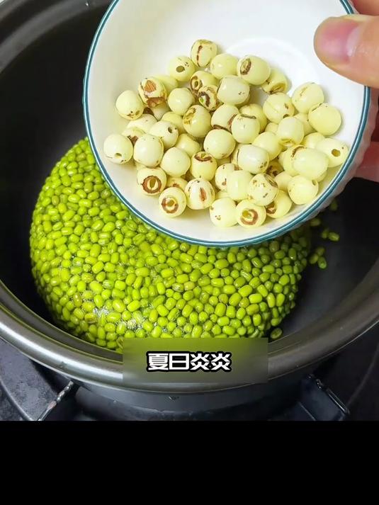 莲子百合绿豆汤+红枣,养生补气养血效果翻倍