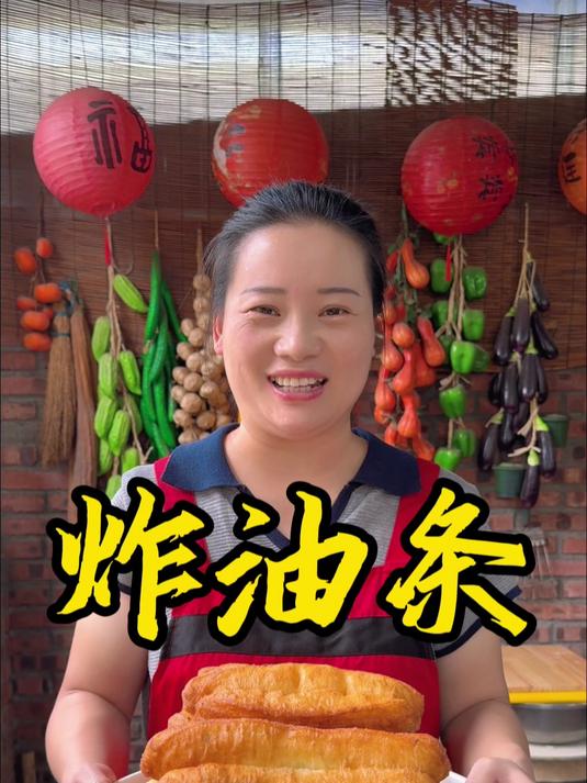 朵朵今天做的河南特色美食手工炸油条,简单好做又好吃,百吃不厌