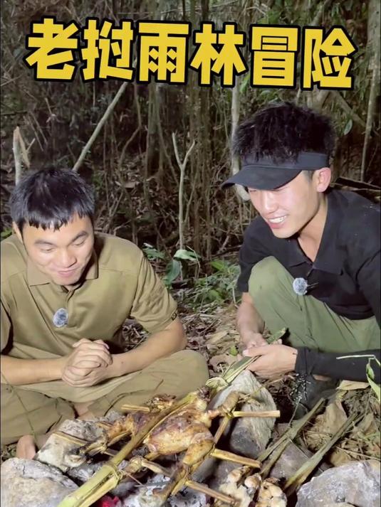吃完烤鱼后我深入丛林,一番苦战收获两坨蜂蜜,制作陷阱捕获野鸡