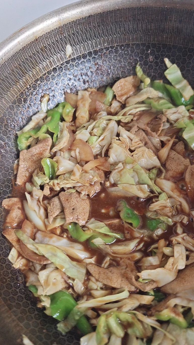 包菜洋葱炒猪肝