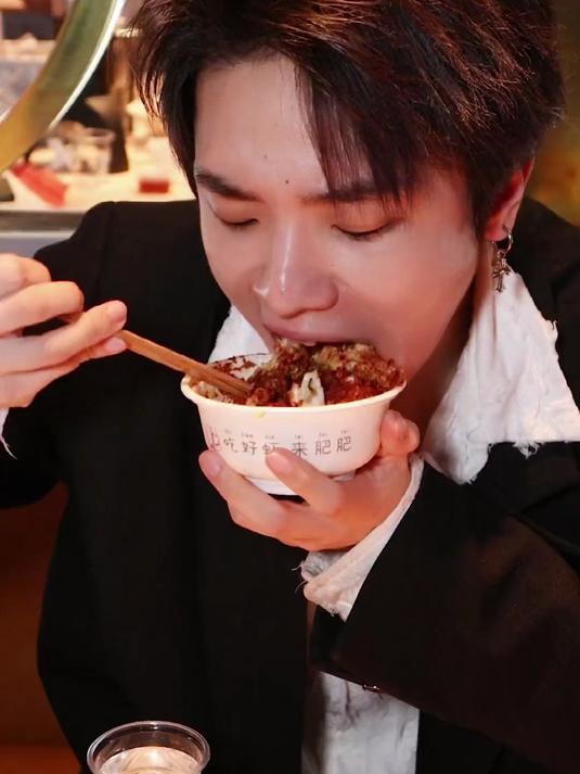 挑战小龙虾的一百种吃法，肥肥虾庄的虾是真的肥呀！