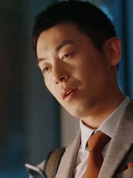 #影视综娱伙伴计划#简言的夏冬:女人翻脸比翻书快,别惹她,蛋糕是无辜的!