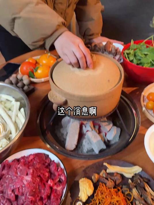 它里面精选多种食材,汤鲜味美!