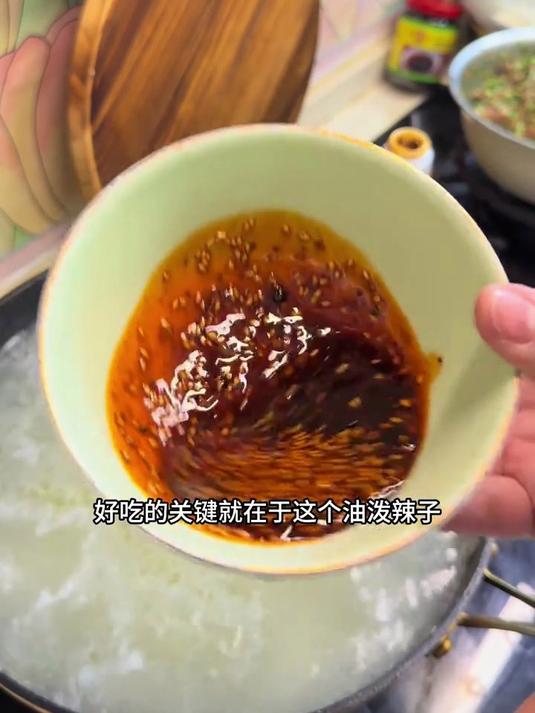 四川红油辣椒油！花生加持，凉拌菜调味香辣超过瘾