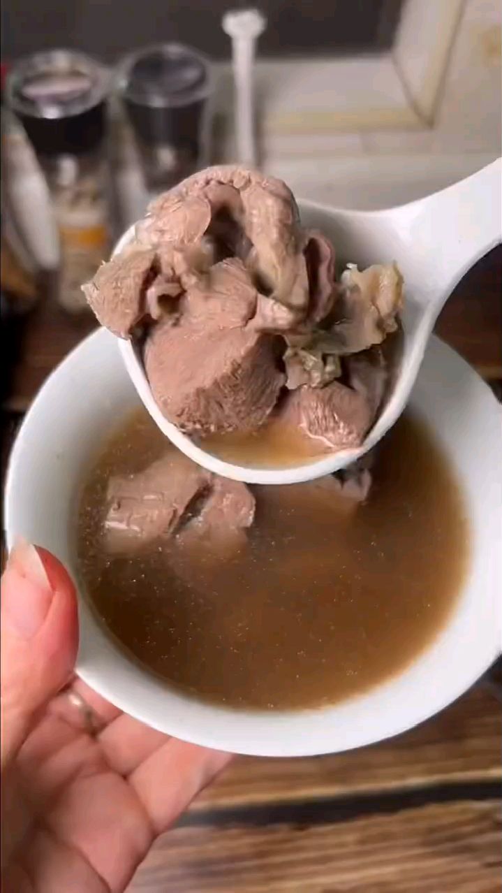 天麻炖猪心的做法来啦!有知道它的功效的嘛!