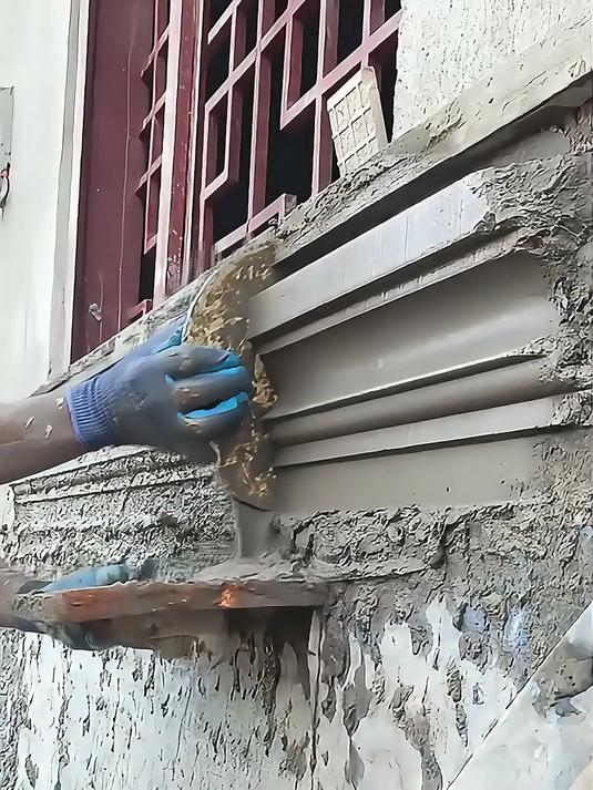 老师傅就是厉害,墙面装饰线条丝滑成型