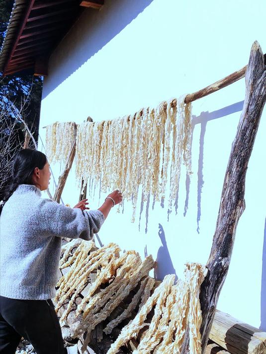 蔓菁串串配农家腊肉、腊肠。真香