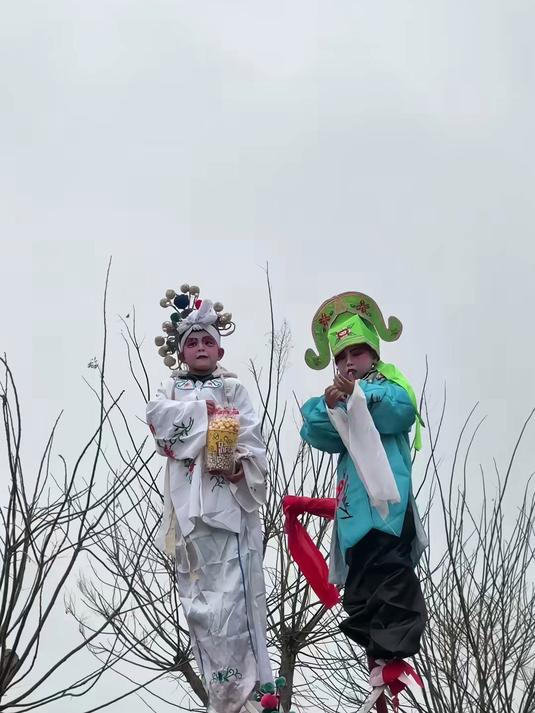 爆米花好吃吗?这小孩太可爱了!#马上就出发#