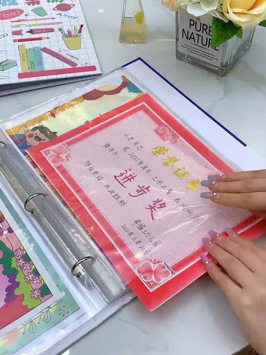 咱孩子的奖状一定要收纳好，用这个自带背胶的奖状保护套就挺好！