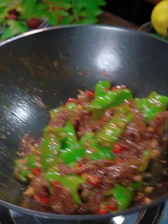 牛肉怎么炒才鲜香嫩滑又好吃?这个做法你一定要看好了