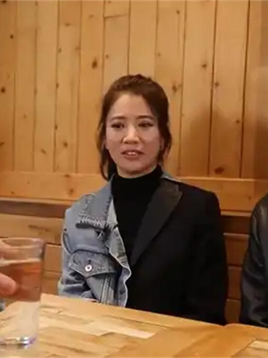 张智霖袁咏仪出门吃饭,看位置就能看出两人感情,太真实丨鲁豫